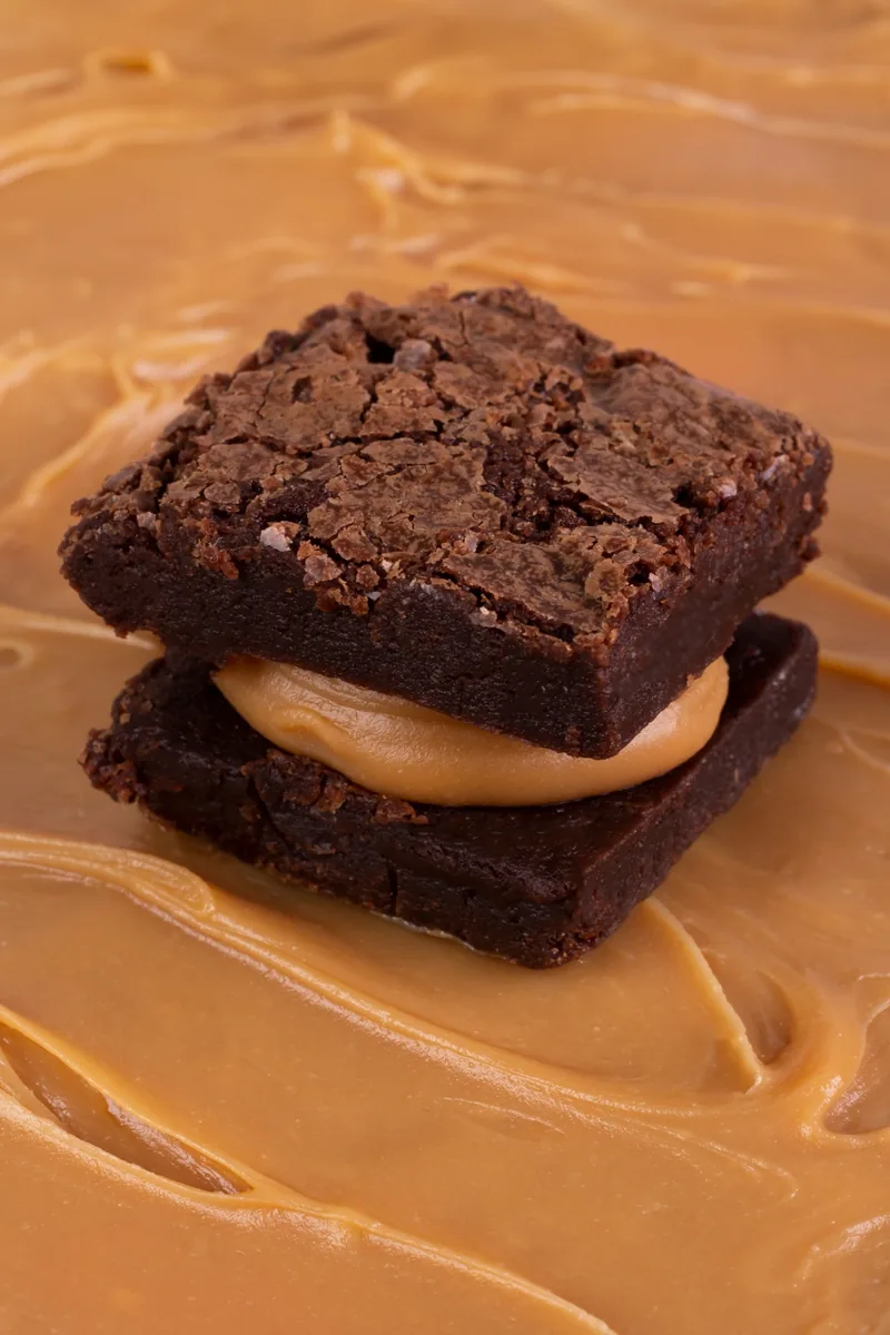 Brownie recheado com doce de leite