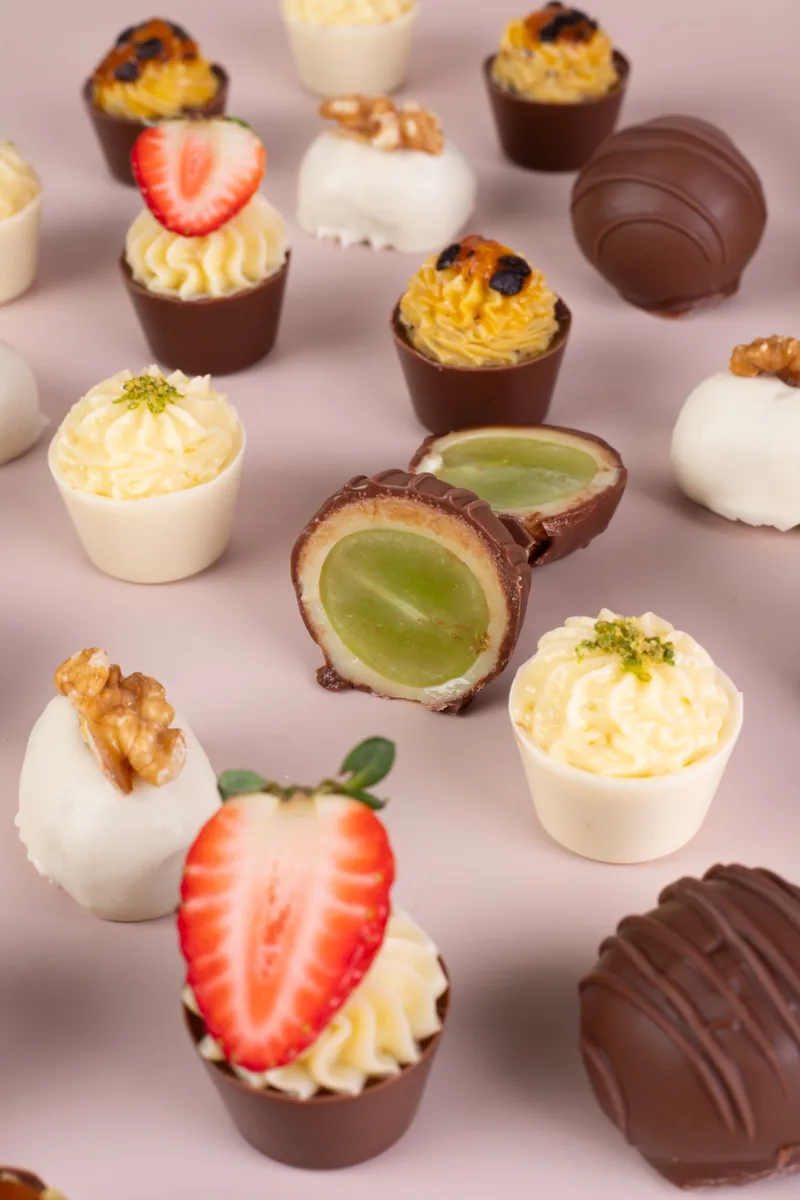 Doces finos e bombons variados